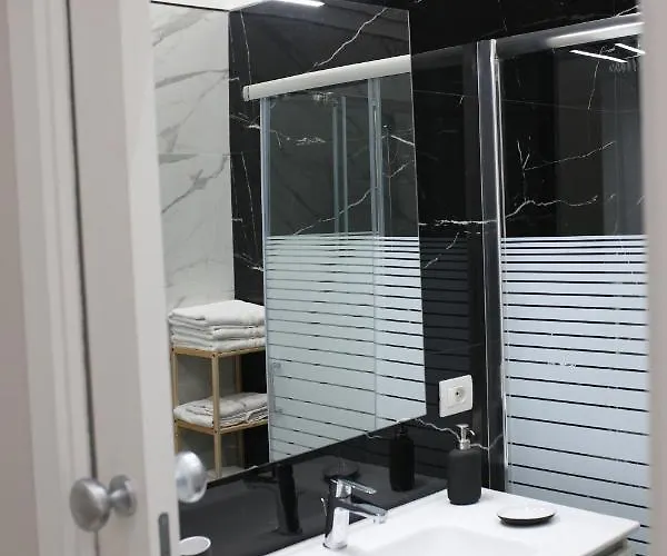 Opera 4* نابولي