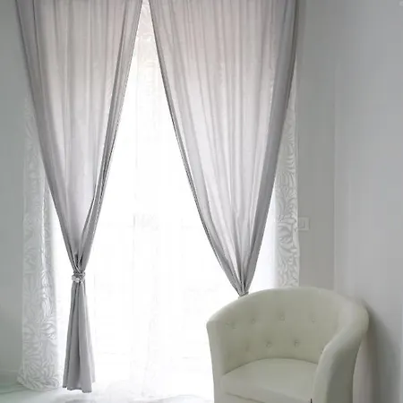 Opera Bed & Breakfast *