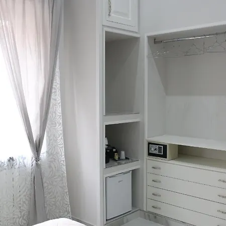 Oda ve Kahvaltı Opera 4*