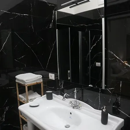 Opera לינה וארוחת בוקר נאפולי