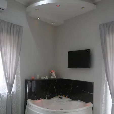 Opera לינה וארוחת בוקר