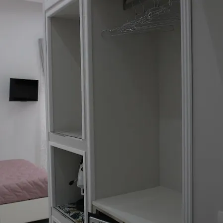 Opera לינה וארוחת בוקר נאפולי