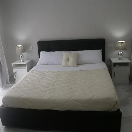 Opera Oda ve Kahvaltı Napoli